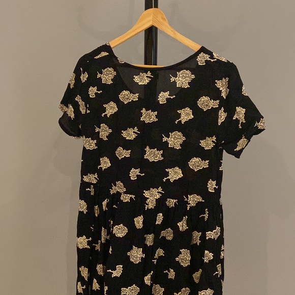 Rebel rogue dress with floral print in back and white. Size M. - Picture 4 of 4